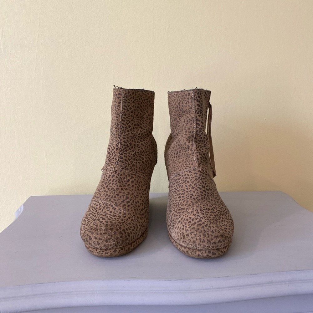 TOMS Women's leopard print wedge shoe, size 10 W - Picture 2 of 9